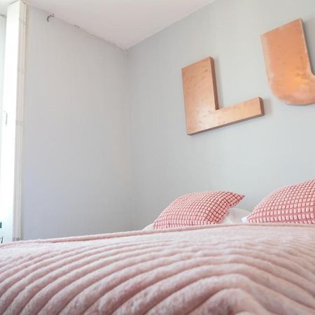 Surprenantes - La Biscuiterie Apartment Luaran gambar